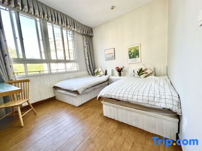 Standard Twin room with view