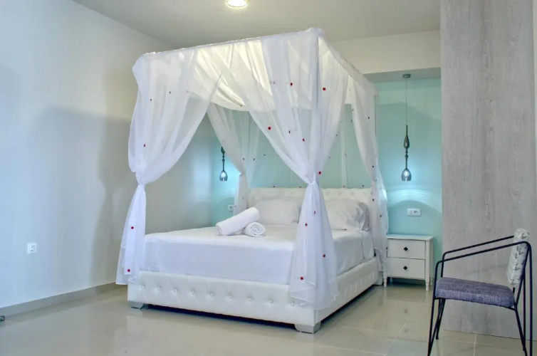 Epipleon Luxury Suites -101- Δωμάτιο 45τμ με βεράντα 30τμ μπροστά στη θάλασσα