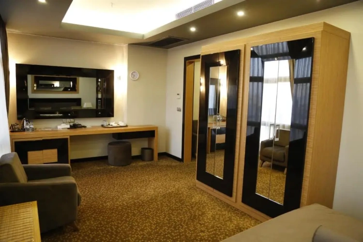 Deluxe Suite