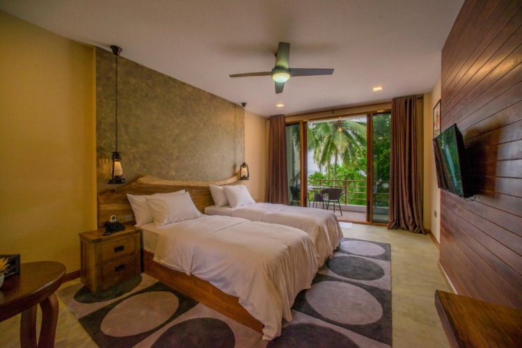 Standard Twin room with balcony and with sea view