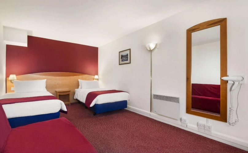 Waterloo Hub Hotel & Suites