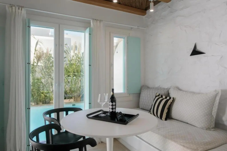 Majo Suites Hotel