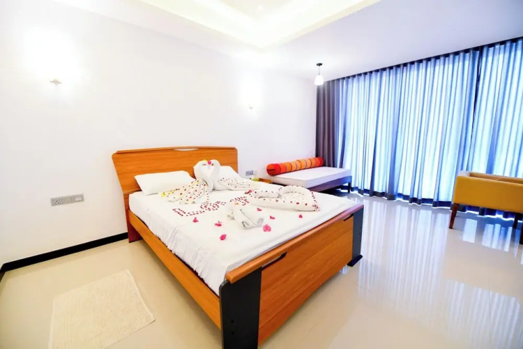Oasis Riverside Hotel