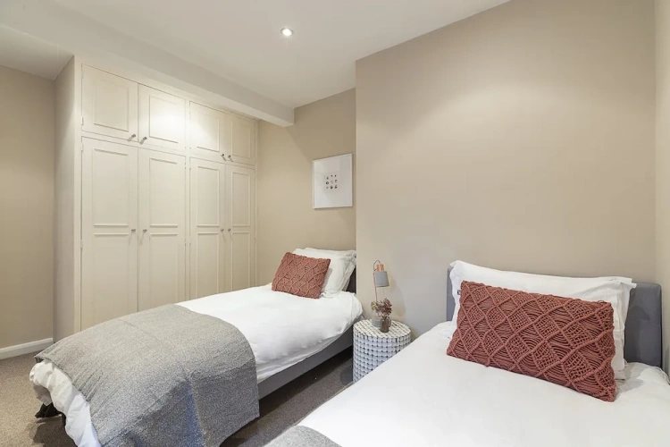 3 Bedrooms Cottage