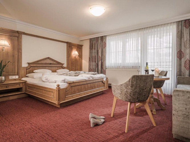 1 Bedroom Superior Double room with balcony and with mountain view