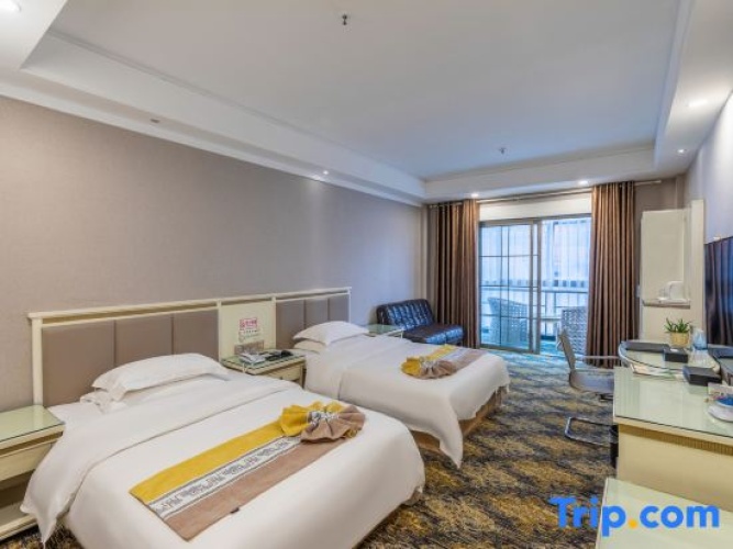 Deluxe Double room with city view