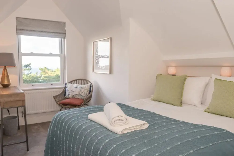 Larkrise, The Penthouse