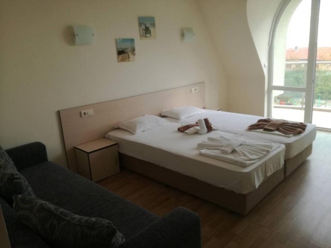 Standard Double room with partial sea view