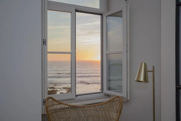 Liiiving -Luxury Beachfront Apartment IV