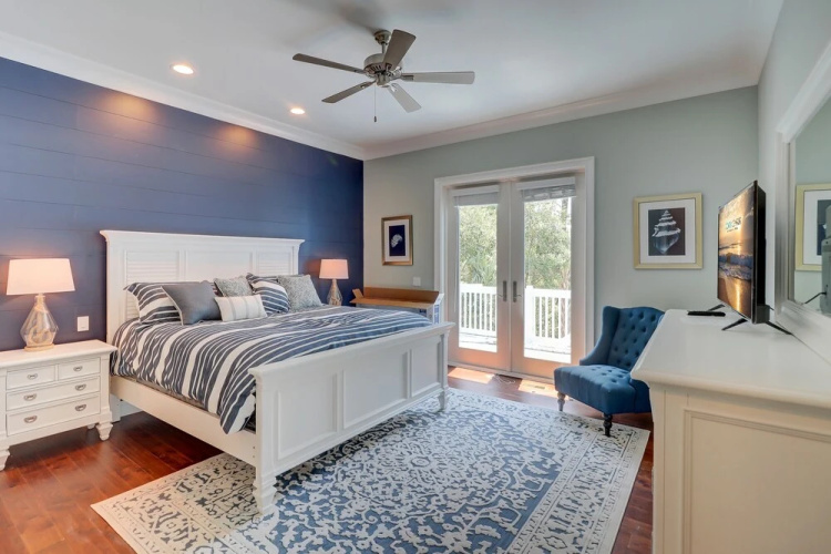 4 Shore Crest Ln