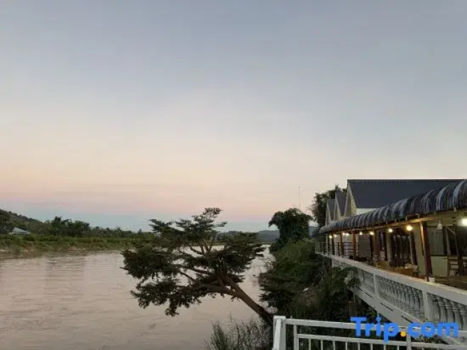 Nicha villa riverfront Thaton