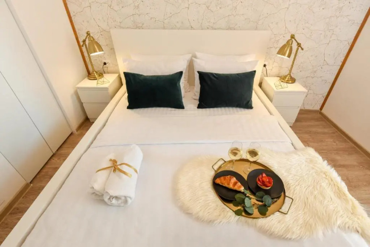 GOLDEN TOUCHES - Elegant - Armeneasca Central Apt