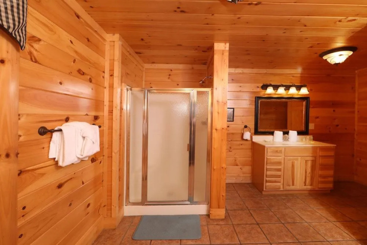 Mayberry 3 Br cabin by RedAwning