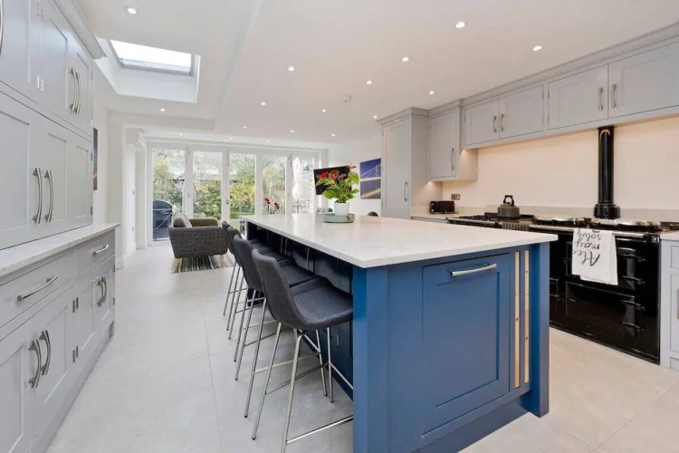 Spacious 4 Bed House, Battersea