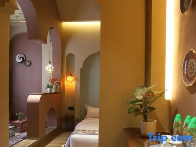 Standard Quadruple room with courtyard view