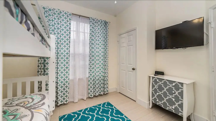 2545 Windsor Hills