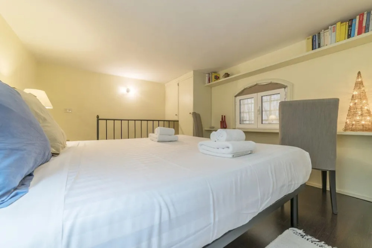 iFlat Yellow Monti Studio Apartment