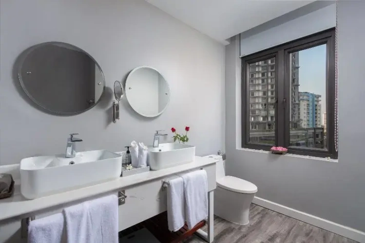 2 Bedrooms Standard Family room with balcony