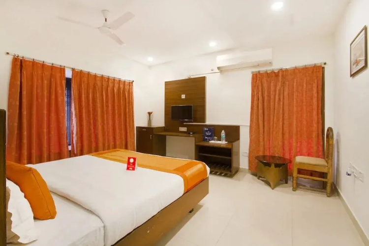 OYO 11400 The Down Town Suites
