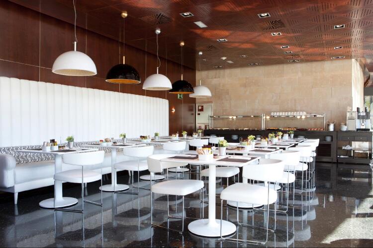 Hotel Maydrit Airport
