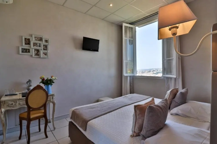 Standard Twin room with city view