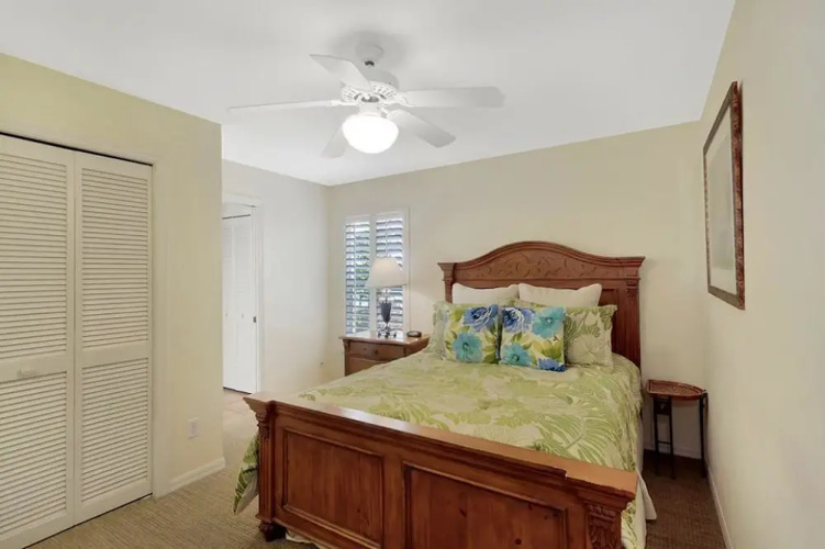 Colonial Ave Home