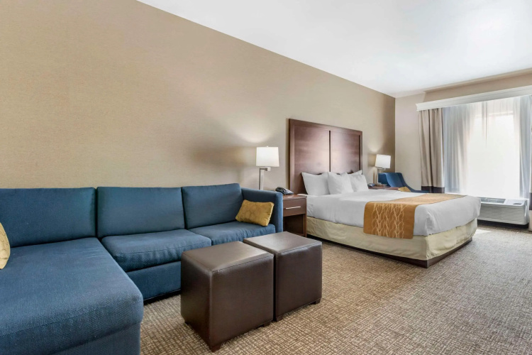Comfort Inn & Suites Mitchell I-90