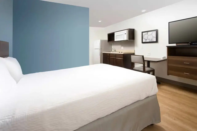 Woodspring Suites Lancaster North