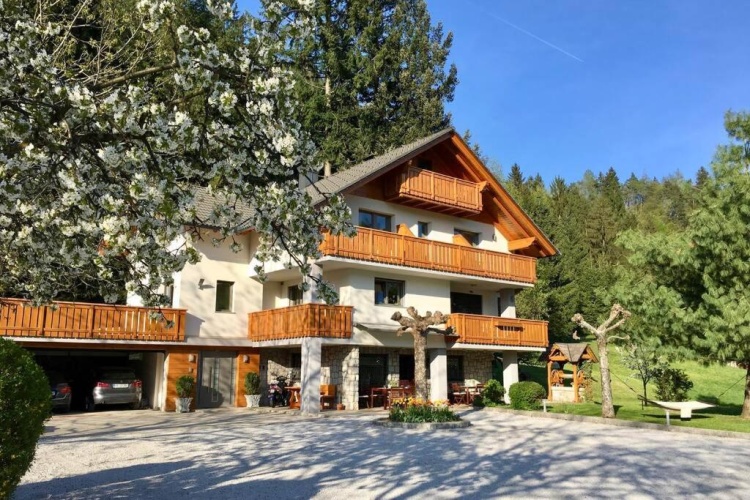 2 Bedrooms Apartment