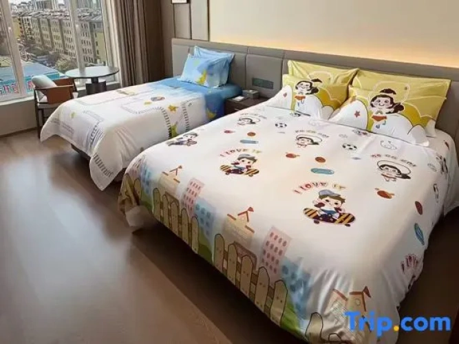 E Long Hotel