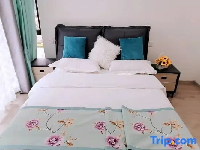2 Bedrooms Family Suite with balcony and with lake view