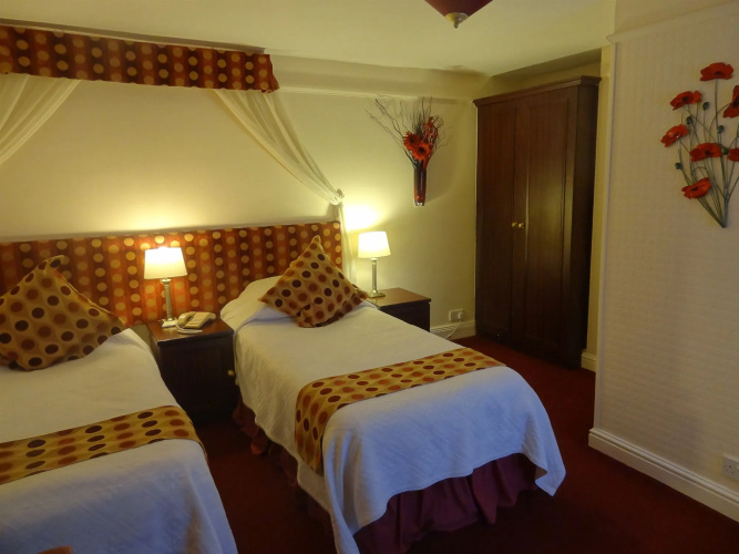 The Edward Hotel