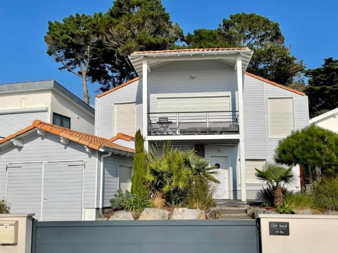 4 Bedrooms Cottage