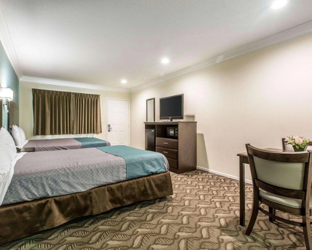 Rodeway Inn & Suites LAX