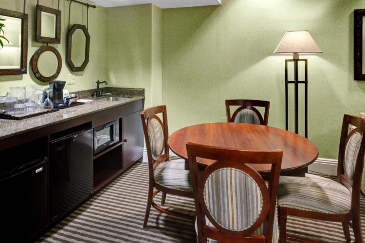 Wet Bar Suite