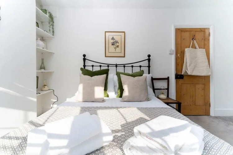 Host Stay Centurion House