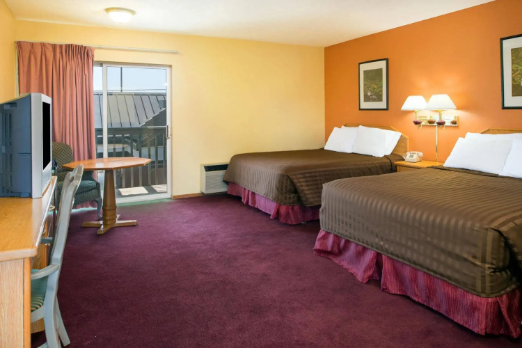 Howard Johnson by Wyndham Spokane North
