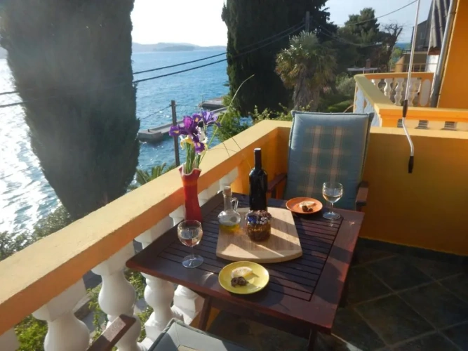 Studio with balcony and with sea view