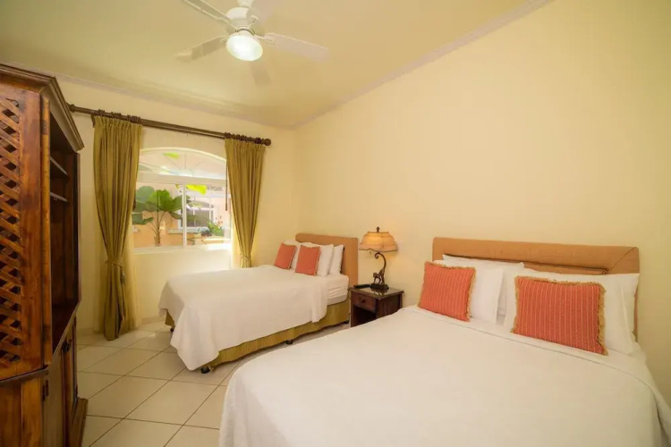 Colina 5D - 3 bdr 2 Bath Family