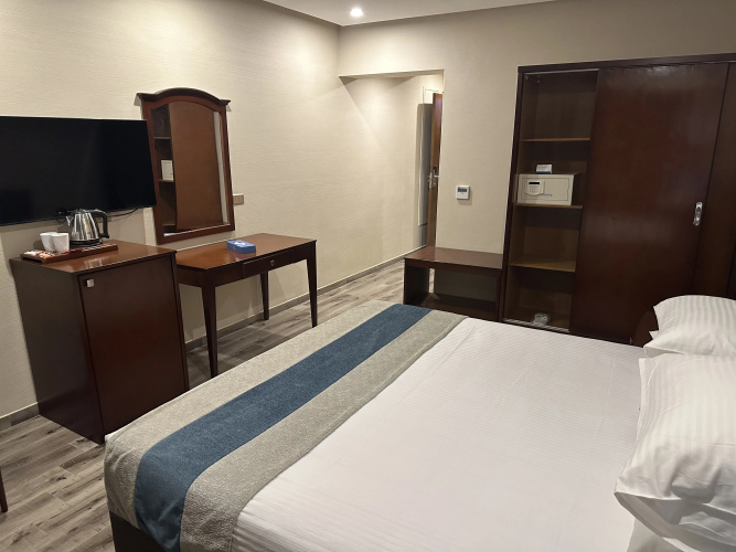 Pyramids Plaza Hotel