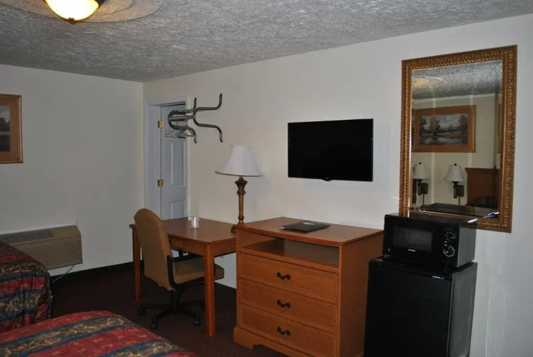 Turnpike Motel