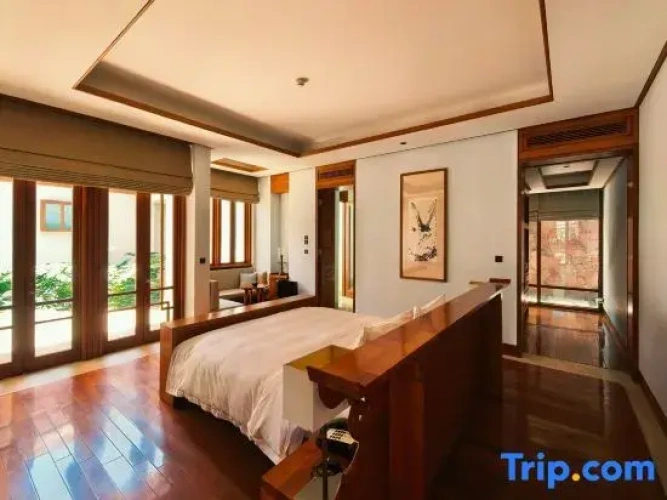 3 Bedrooms Villa with lake view