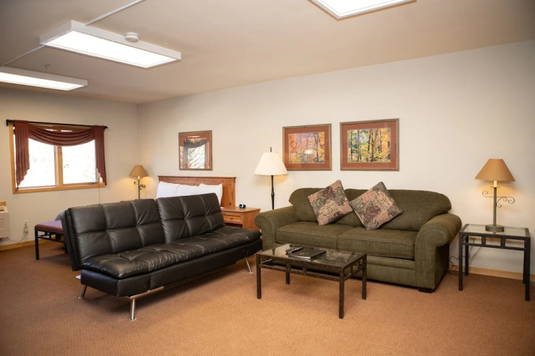 5016 Gateway Studio Bedroom Condo by RedAwning