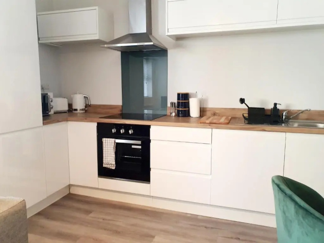 Beautiful Modern Studio Town Centre Close to Beach