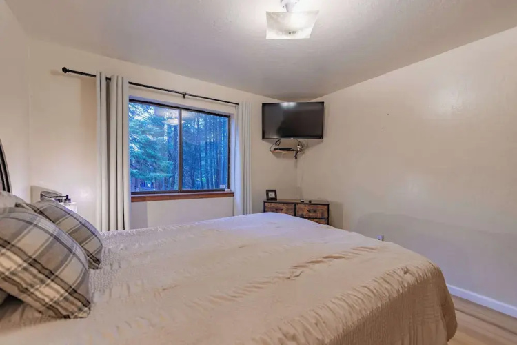 Oglala Little Lodge&nbsp;- Cabin Getaway - Indian Creek Reservoir, CA