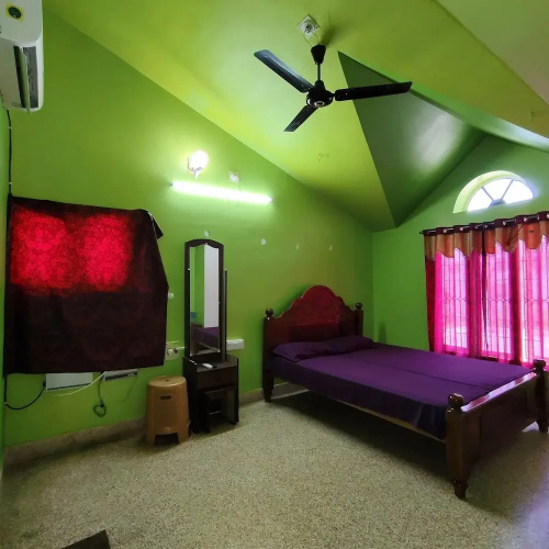 Square & Dormitory Stays