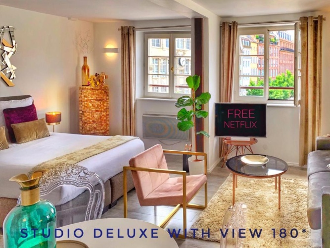 Deluxe Apartment
