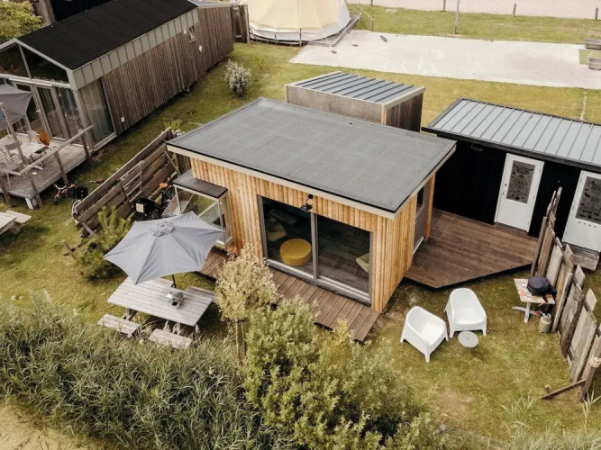 Tiny Holiday Home for 2 With Picnic Table