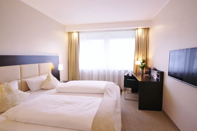 Standard Twin room with courtyard view