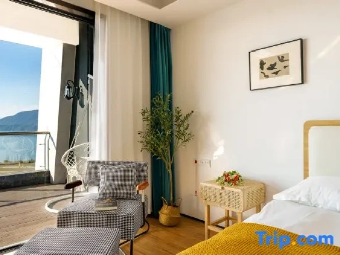 2 Bedrooms Executive Suite with lake view